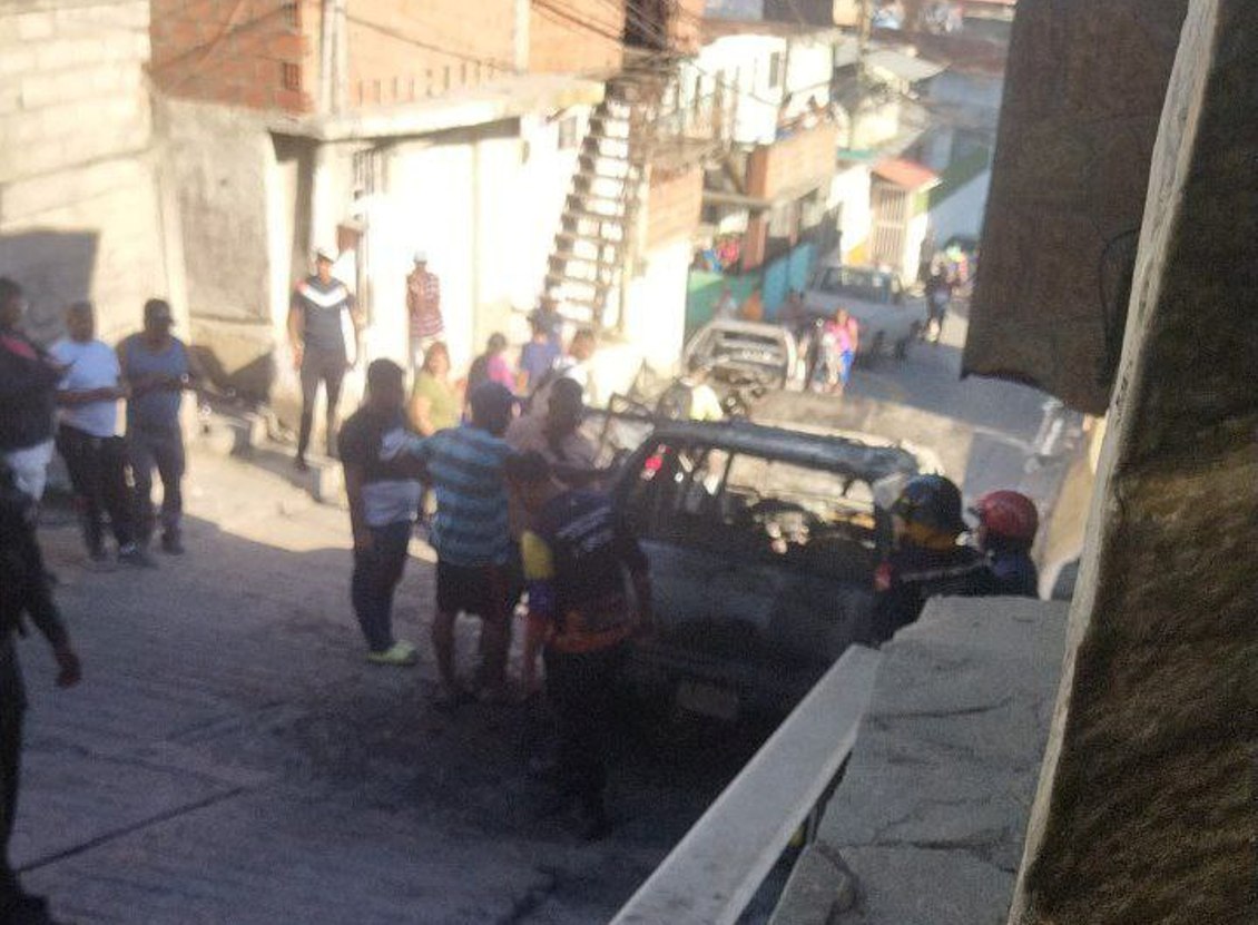 MIRANDA – Vehículo se quemó totalmente en El Junquito