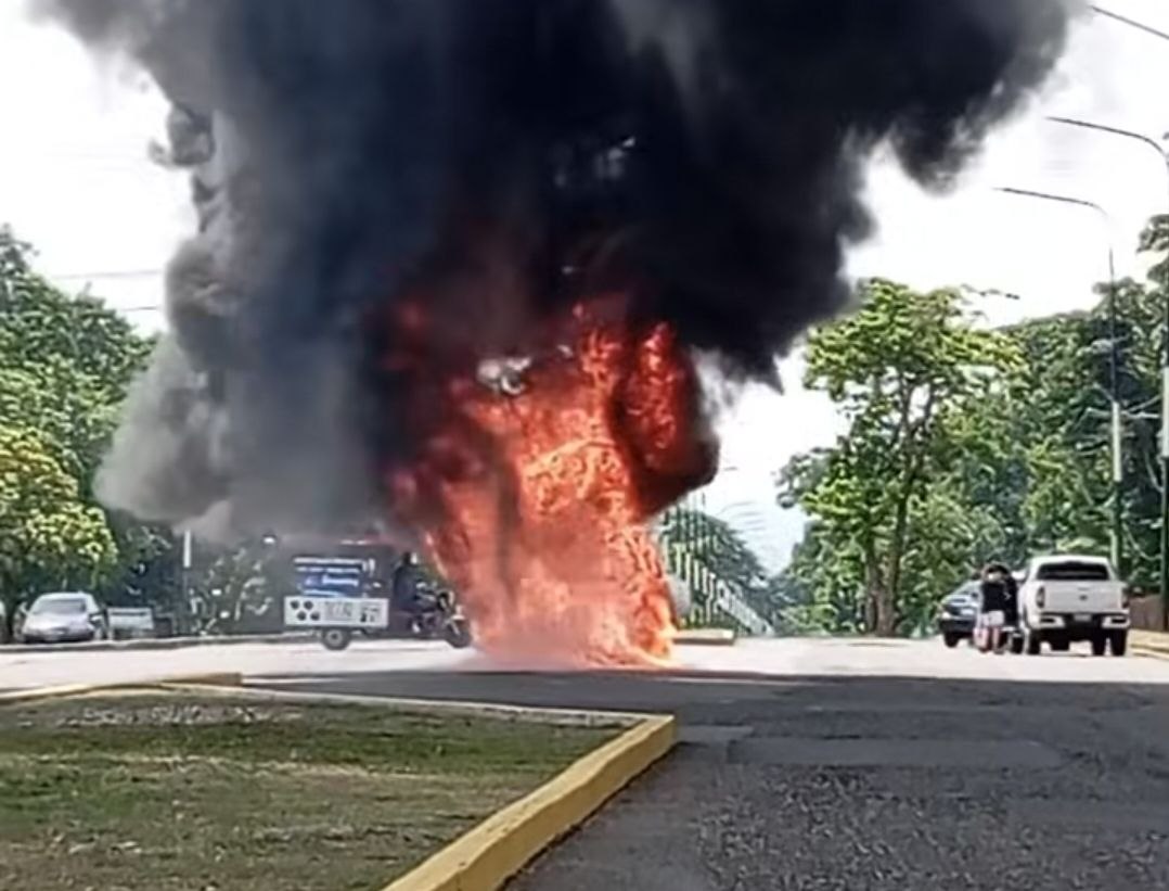 ⚠️🔥🚗 Portuguesa: Vehículo se incendió vía al aeropuerto