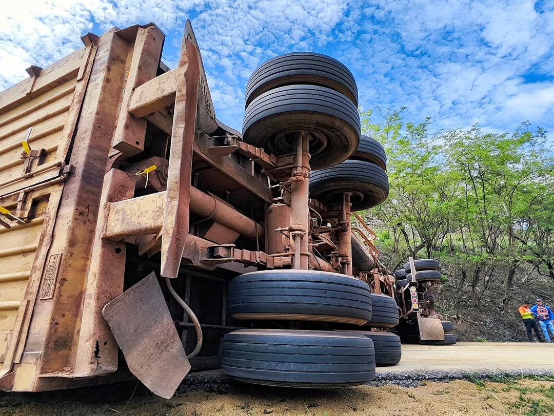 CARABOBO: Gandola volcó este 01 de junio en la ARC